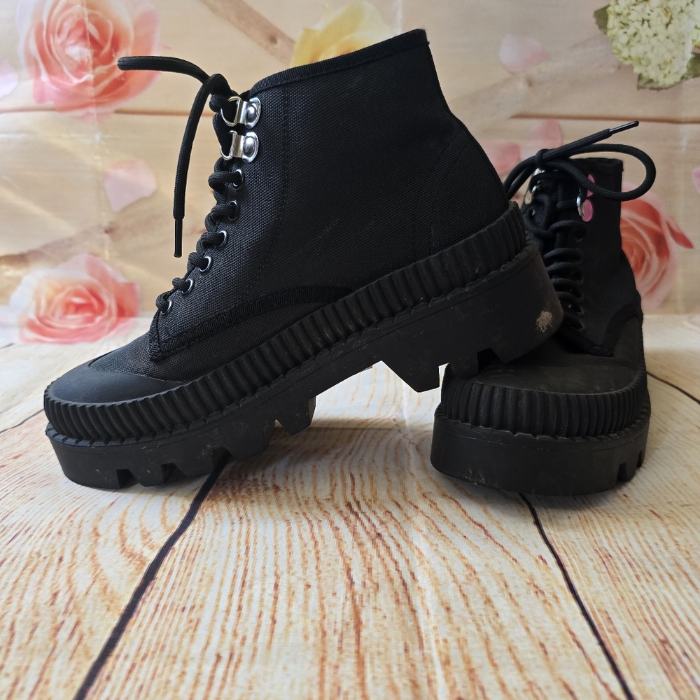 Silent D platform / lug shoes
